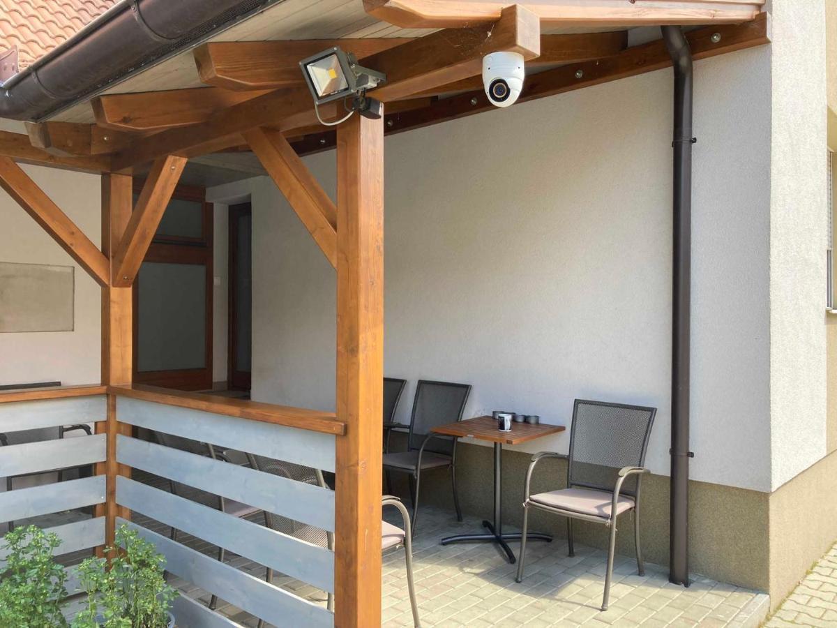 Toronyi Vendeghaz Hotel Exterior photo